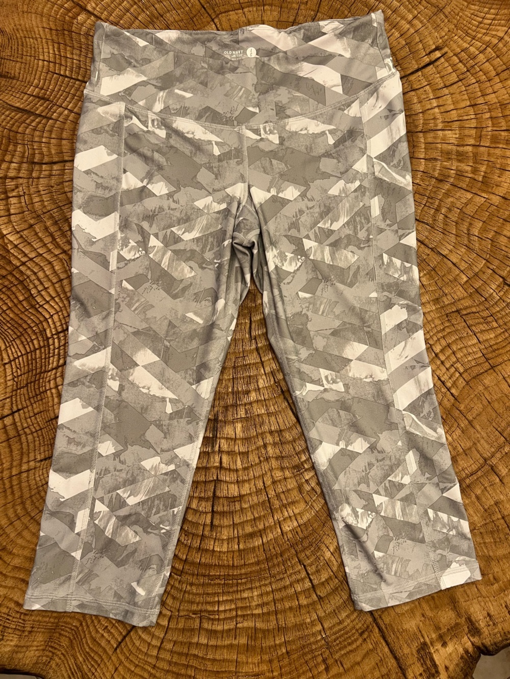 ‼️NWOT: Old Navy Grey & White Graphic Active Leggings - L